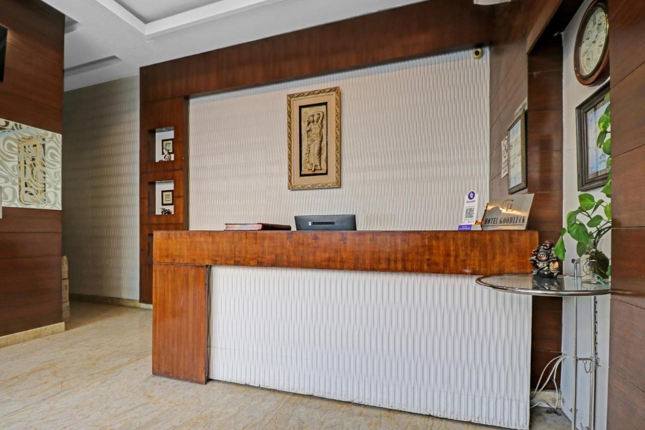 Airport Hotel Goodluck Neu-Delhi Exterior foto
